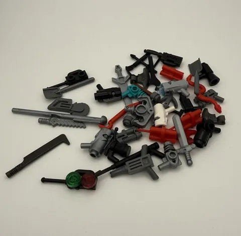 Lego Minifig Weapons And Tools  Assorted Lot 40 pieces 004