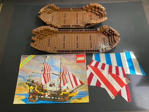 Lego 6285 Black Seas Barracuda LOT Instructions 9 Hulls 3 Sails