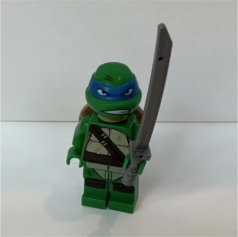LEGO--TEENAGE MUTANT NINJA TURTLES LEONARDO MINIFIGURE W/ SWORD & SHELL PACK