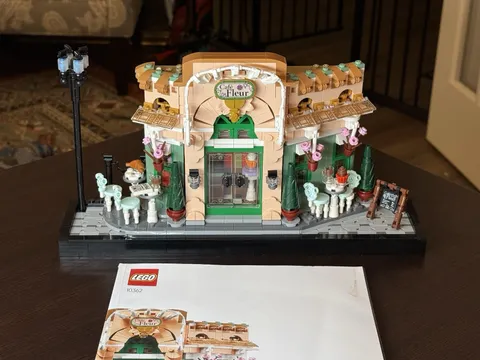 LEGO Icons French Café (Set 10362) Complete w/ Instructions Excellent Condition