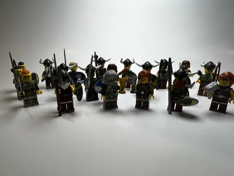 Lego Vikings Minifigures Lot and Accessories 20 Figures