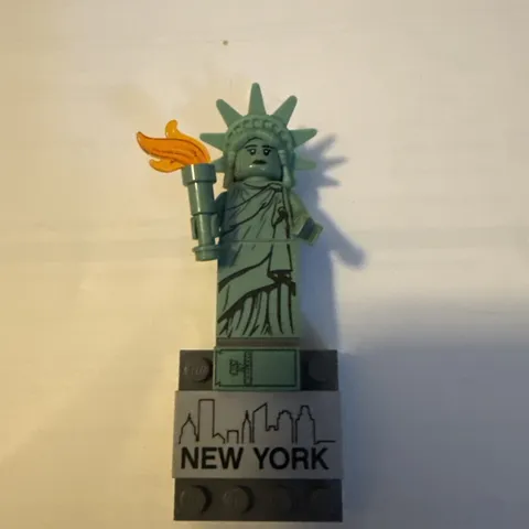STATUE OF LIBERTY LEGO MINIFIG FIGURE I LOVE 3 NYC NEW YORK ELLIS ISLAND USA