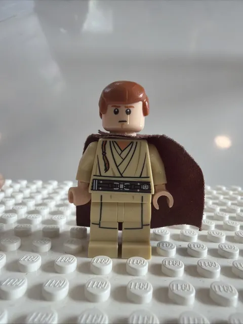 LEGO Star Wars Obi-Wan Kenobi padawan Minifigure w/ Brown Cape SW1082