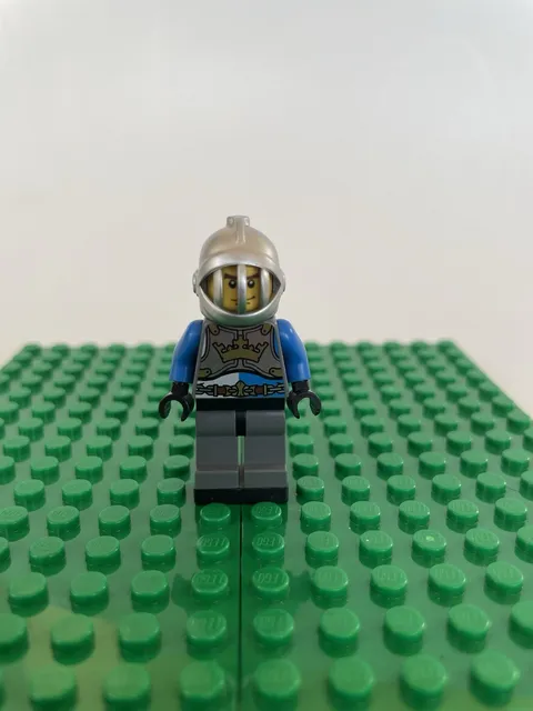 Lego Castle King’s Knight Minifigure