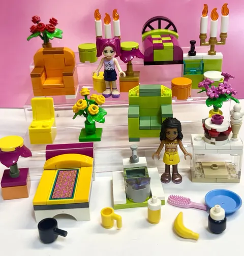 LEGO Friends Home Accessories Furniture flower pot with mini figure lot.