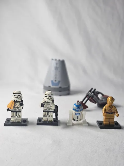 LEGO Star Wars 9490 Droid Escape 90% Complete Minifigures