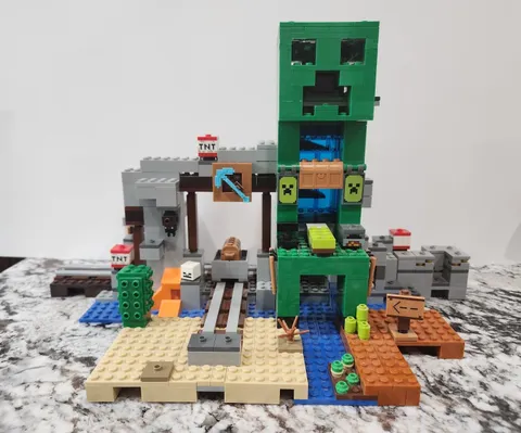 LEGO Minecraft The Creeper Mine 21156 100% Complete. No Box. No Manual