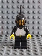 Lego 6035 - Knight with Breastplate on Black Torso Minifigure - Used