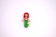 LEGO Ariel Little Mermaid Pink Top Minifigure (dp057) from set 10765