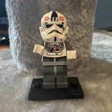 LEGO Star Wars Minifigure AT-AT Driver Red Imperial Logo Storm Trooper  8129