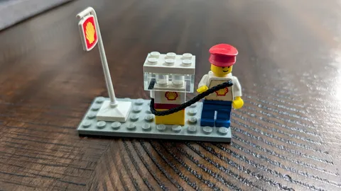 Vintage 1978 601 LEGO Shell Filling Station