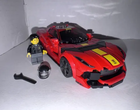 LEGO Speed Champions Ferrari 812 Competizione 76914 261pc w/ Minifigure