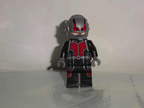 LEGO Ant-Man (Scott Lang) - Original Suit SUPER HERO MINIFIGURE