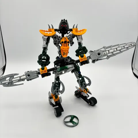 LEGO BIONICLE: Titans Umbra (8625) - 99% Complete No Box or Instructions