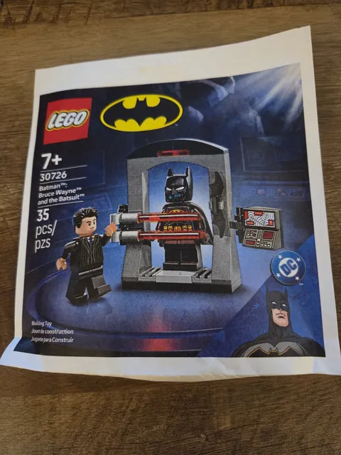 New 2026 Lego DC 30726 Batman:Bruce Wayne and the Suit Paperbag Set