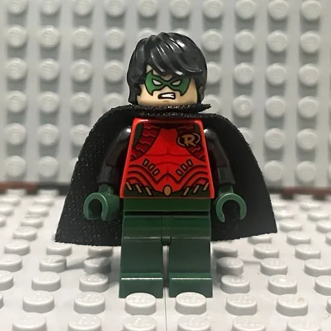 LEGO Robin Minifigure - 76034 DC Batman Harbor Pursuit - GENUINE MINT
