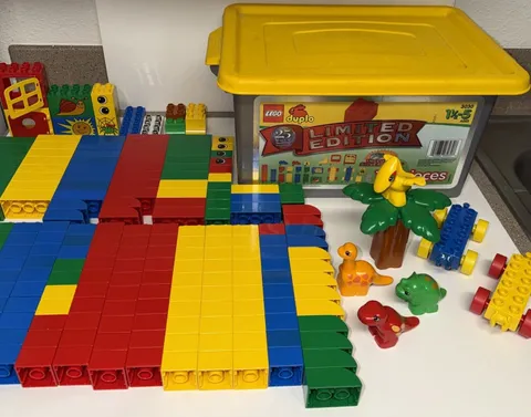 Lego Duplo LE Silver Bucket 141 Pc Set + 85 Extra 4 Dinosaurs 226 Total Pieces