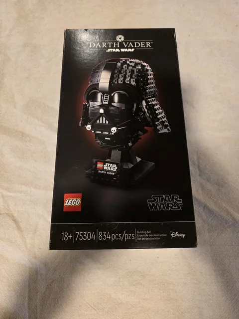 LEGO Star Wars Darth Vader Helmet 75304 Sealed Box