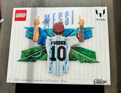 LEGO Lionel Messi Celebration 43018 Complete Set 1427 Pcs New In Box Limited