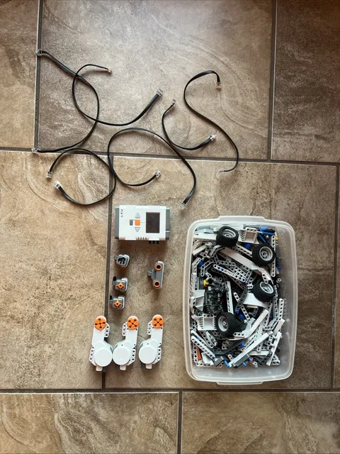 LEGO Mindstorms NXT 8547 Lot Tested Working Brick 3 Motors Sensor Parts Cables
