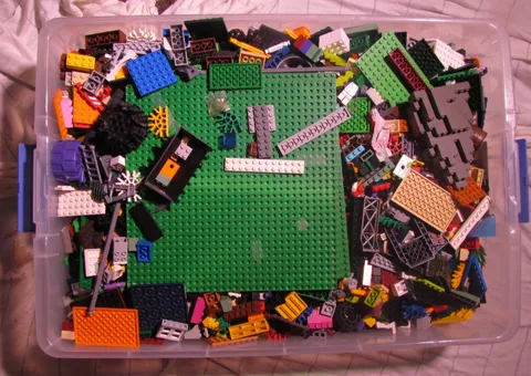 Random Assortment of Mixed Legos (7 Pounds +).