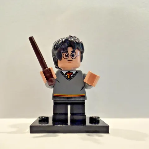 LEGO Harry Potter Minifigure HP150 Gryffindor Sweater Black Legs