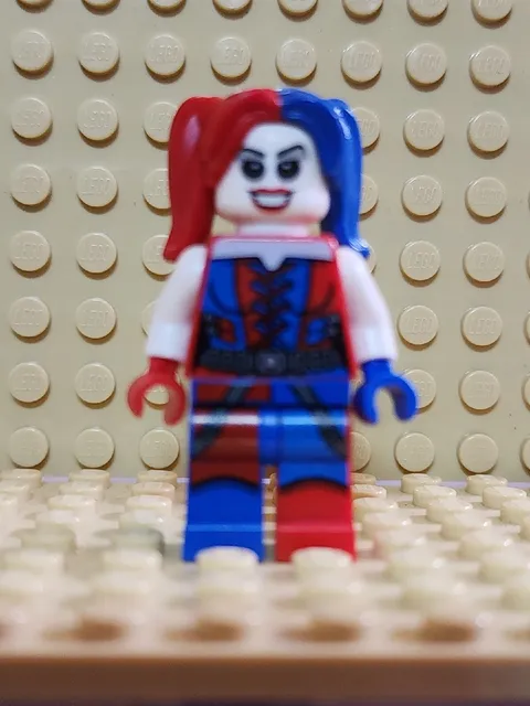 LEGO Harley Quinn minifigure sh260 Batman Gotham City Cycle Chase 76053 