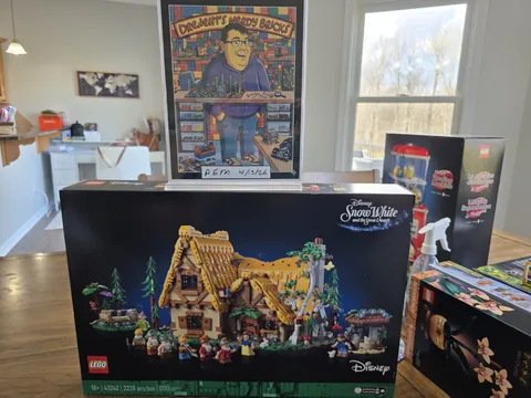 LEGO Disney Snow White and the Seven Dwarfs' Cottage 43242 2228pc 18+