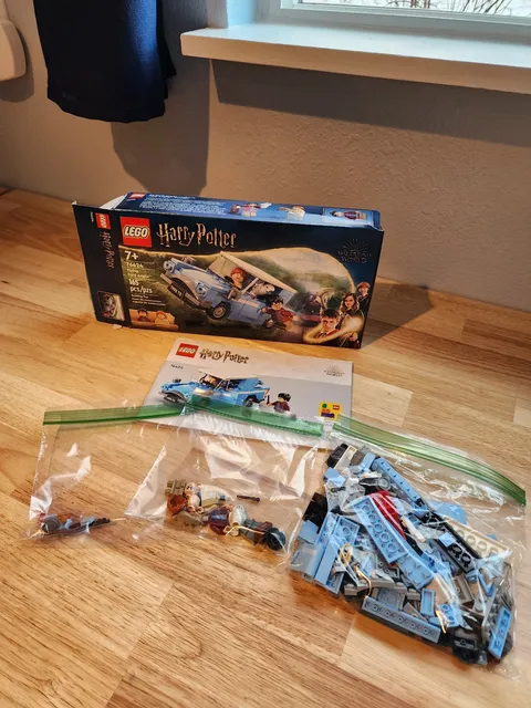 LEGO Harry Potter 76424 - Flying Ford Anglia [Used - Complete in Box]