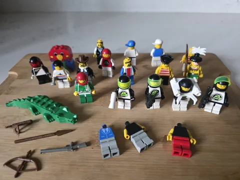 Vintage 90's Lego Minifigures 18 Figures Accessories Parts Blacktron Space Etc 