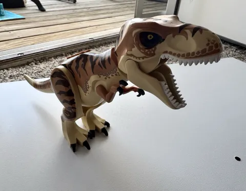 LEGO 2010 Jurassic World T Rex Minifigure 75933