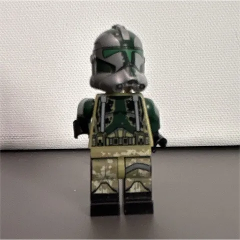 LEGO STAR WARS Commander Gree Green & Tan Armor with helmet hole (As Shown)