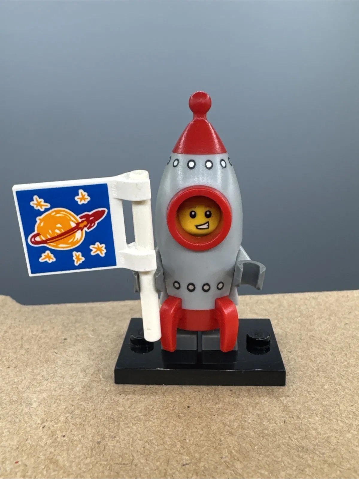 LEGO Series 17 Collectible Minifigures 71018 - Rocket Boy Complete