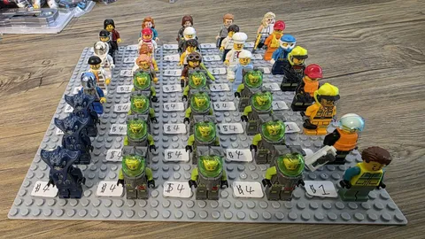 40 LEGO Minifigures: Atlantis, CITY, Jurrasic World, Speed Champions