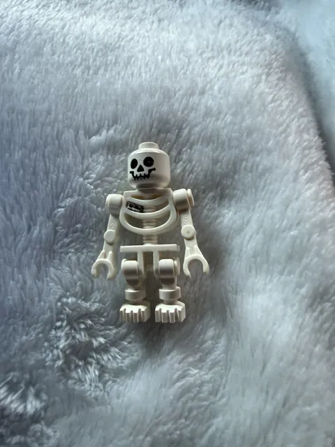 LEGO Skeleton Minifigure MINIFIGURES White Skull Face Plastic Fantasy 1 Piece