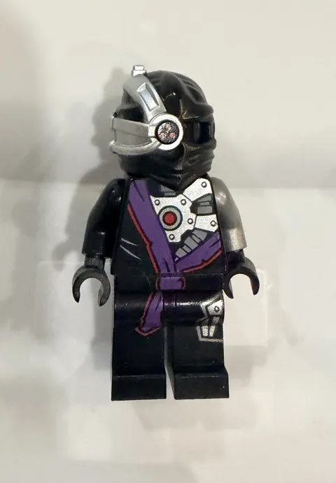 LEGO NINJAGO Nindroid mini figure 