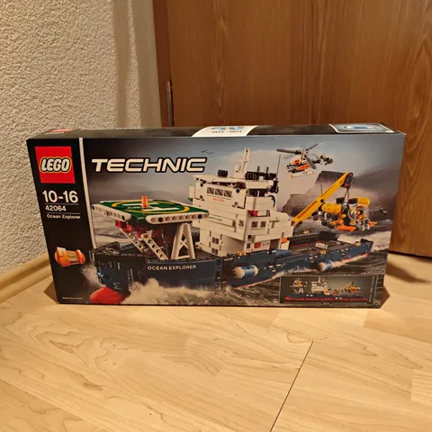 LEGO Technic Ocean Explorer 42064 Motorized 1327 Pieces 10-16