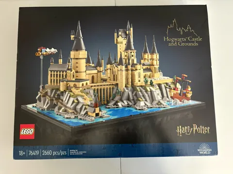 LEGO Harry Potter Hogwarts Castle and Grounds 76419 2660 pcs 18+