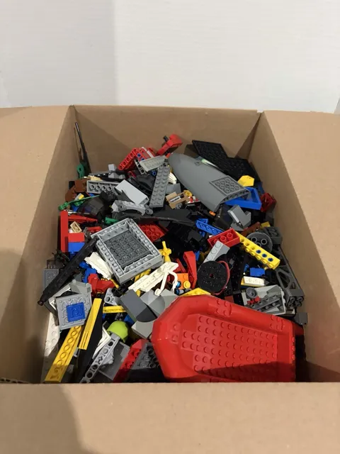 Bulk Legos 10LBS aprox (pieces, bags, mini figures parts)