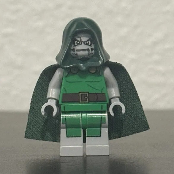 LEGO Marvel Dr. Doom minifigure authentic **READ** 