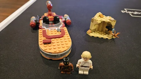 LEGO Star Wars: Luke Skywalker's Landspeeder (75271) Missing C3PO