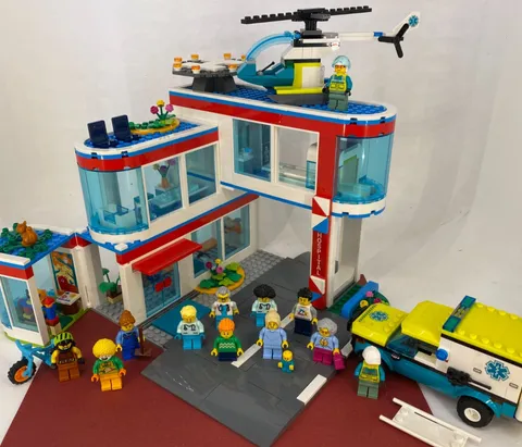 ☆ Lego ☆ City : Hospital Set #60330 - Retired