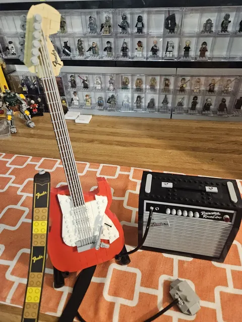 LEGO Ideas Fender Stratocaster Electric Guitar (21329) Pristine Sold As Is
