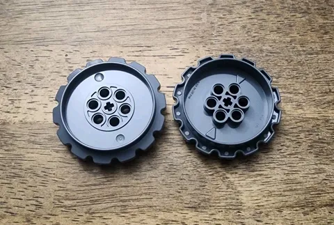 LEGO Dark Bluish Gray Technic Tread Sprocket Wheel Extra Large. QTY 2. 42529