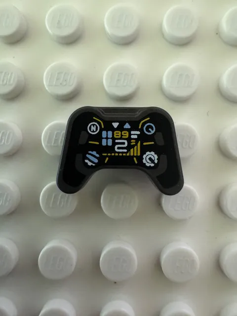 LEGO Minifigure Utensil Video Game Controller w Steering Wheel Display 53118pb02