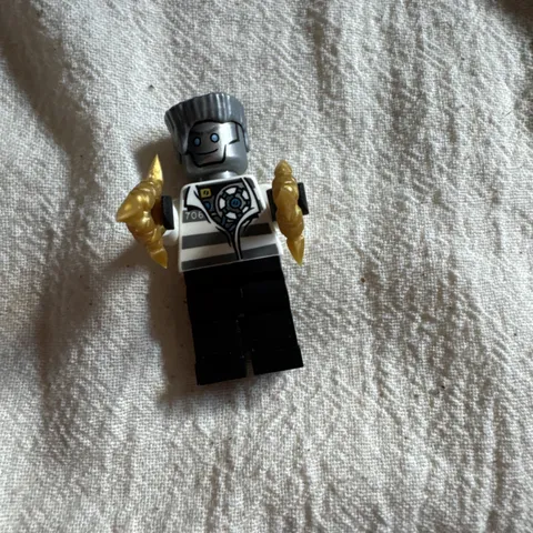 Lego njo233 Zane - Prison Outfit 70591 Nm Ninjago WITH BOTH BLADES