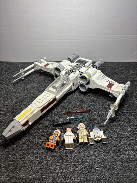 LEGO Star Wars Luke Skywalker's X-Wing Fighter 75301 W/ Mini Figs ( No Manual )