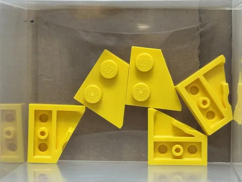 LEGO Parts - Yellow Wedge, Plate 2 x 2 Right - No 24307 - QTY 5