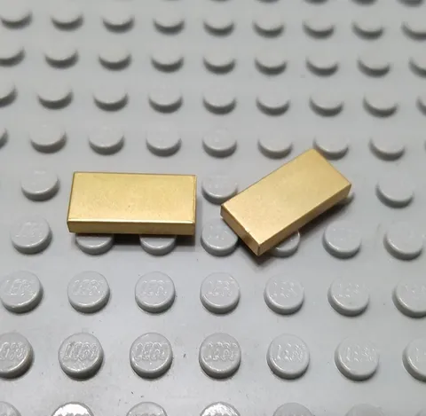 LEGO Lot of 2 Metallic Gold 1x2 Minifigure Treasure Tile Accessory Piece