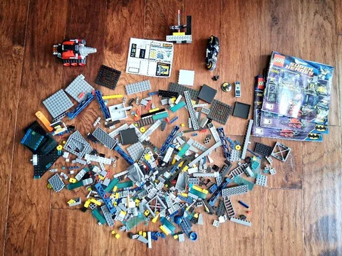 LEGO  2012 The Batcave 6860 DC Universe Super Heroes - Incomplete Set / Parts